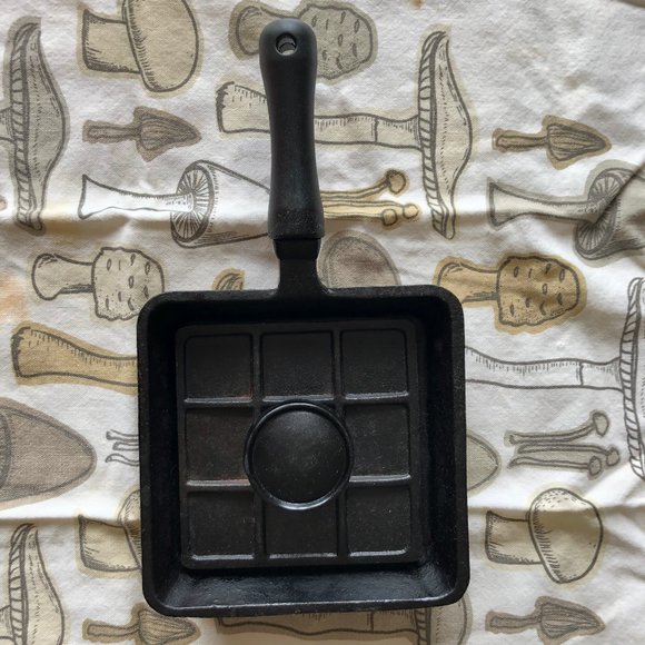 *Sold* Cast Iron Sandwich Press - Picture 2 of 8
